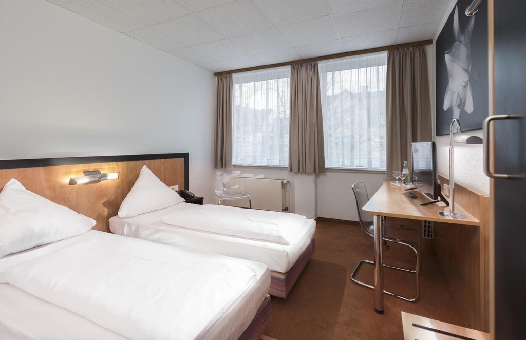 Hotel Days West